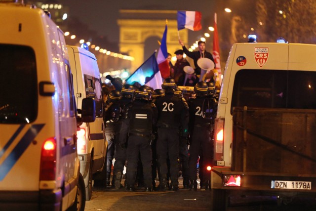 35/48. Manif pour tous : heurts entre manifestants et forces de l’ordre. © Michel Stoupak. Dim 24.03.2013, 20h59m57.