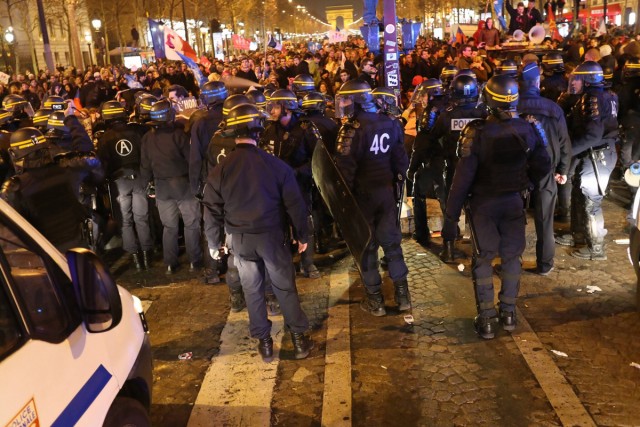 38/48. Manif pour tous : heurts entre manifestants et forces de l’ordre. © Michel Stoupak. Dim 24.03.2013, 21h15m57.