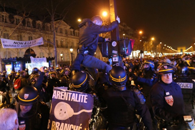 40/48. Manif pour tous : heurts entre manifestants et forces de l’ordre. © Michel Stoupak. Dim 24.03.2013, 21h17m10.