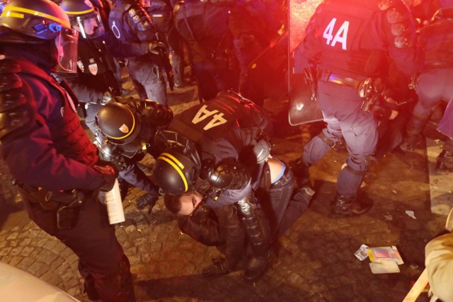 41/48. Manif pour tous : heurts entre manifestants et forces de l’ordre. © Michel Stoupak. Dim 24.03.2013, 21h17m46.