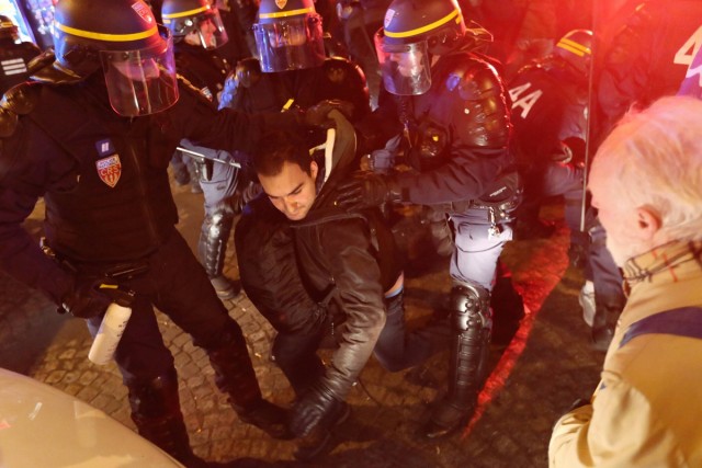 42/48. Manif pour tous : heurts entre manifestants et forces de l’ordre. © Michel Stoupak. Dim 24.03.2013, 21h17m47.