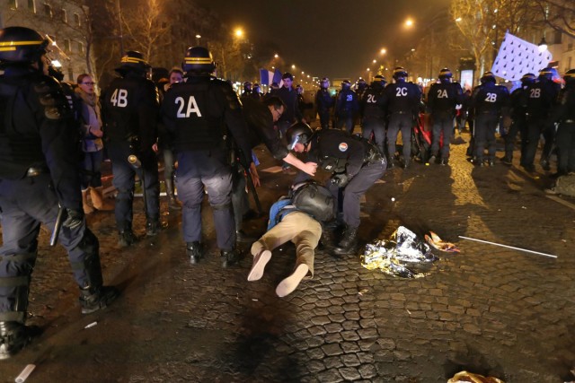 44/48. Manif pour tous : heurts entre manifestants et forces de l’ordre. © Michel Stoupak. Dim 24.03.2013, 21h19m54.