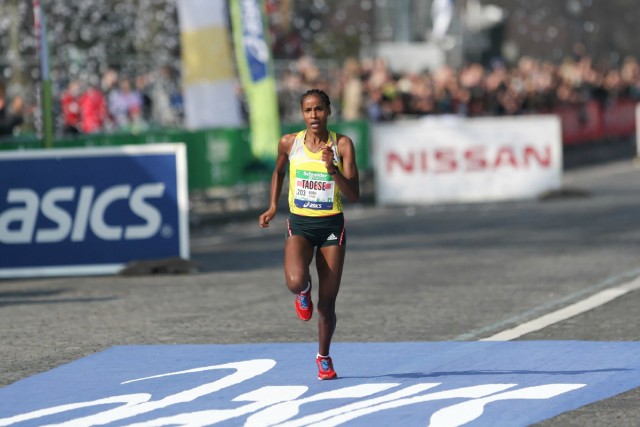 1/18. L’Ethiopienne Boru Tadese s’impose au marathon de Paris. © Michel Stoupak. Dim 07.04.2013, 10h06m59.