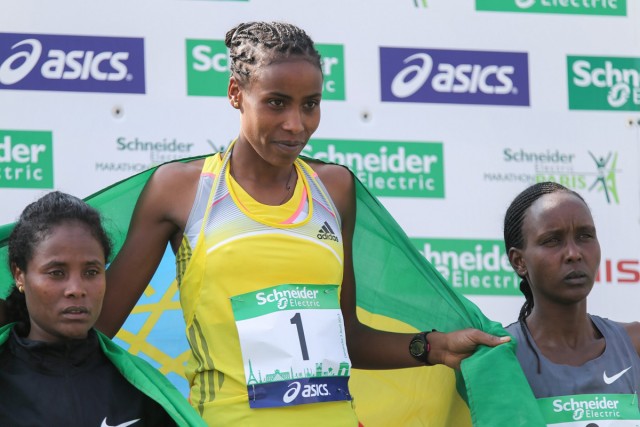 5/18. L’Ethiopienne Boru Tadese s’impose au marathon de Paris. © Michel Stoupak. Dim 07.04.2013, 11h26m35.