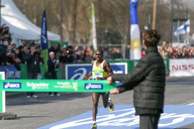 9/18. Le Kényan Peter Some remporte le marathon de Paris. © Michel Stoupak. Dim 07.04.2013, 10h50m00.