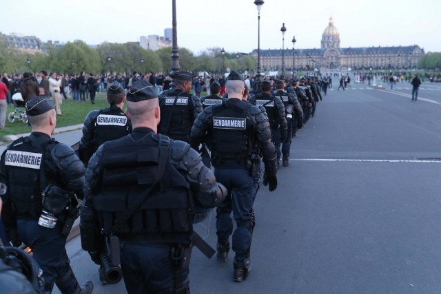 4/24. Manif pour tous : les derniers manifestants évacués de force. © Michel Stoupak. Dim 21.04.2013, 20h46m39.
