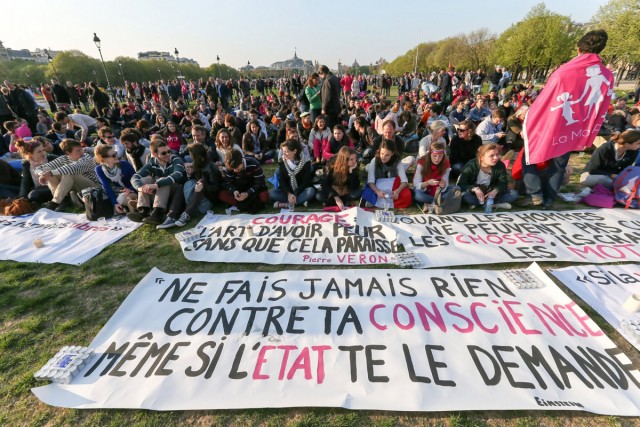 2/16. Manif pour tous : le mouvement des Veilleurs en plein essor. © Michel Stoupak. Dim 21.04.2013, 19h23m47.