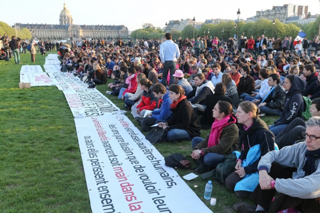 8/16. Manif pour tous : le mouvement des Veilleurs en plein essor. © Michel Stoupak. Dim 21.04.2013, 19h57m28.