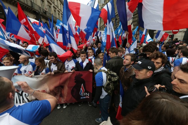 6/27. Marine Le Pen se pose en « vrai chef » lors du défilé frontiste du 1er mai. © Michel Stoupak. Mer 01.05.2013, 09h59m51.