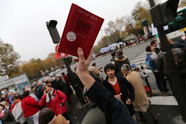 7/24. Des milliers de personnes manifestent à Paris contre le « mariage pour tous ». © Photo Michel Stoupak. Sam 17.11.2012.