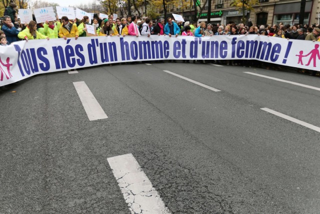 14/24. Des milliers de personnes manifestent à Paris contre le « mariage pour tous ». © Photo Michel Stoupak. Sam 17.11.2012.