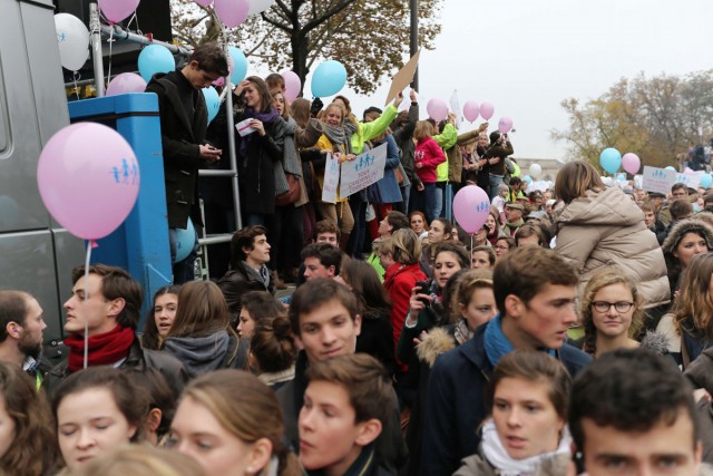 19/24. Des milliers de personnes manifestent à Paris contre le « mariage pour tous ». © Photo Michel Stoupak. Sam 17.11.2012.