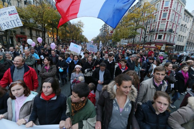 20/24. Des milliers de personnes manifestent à Paris contre le « mariage pour tous ». © Photo Michel Stoupak. Sam 17.11.2012.