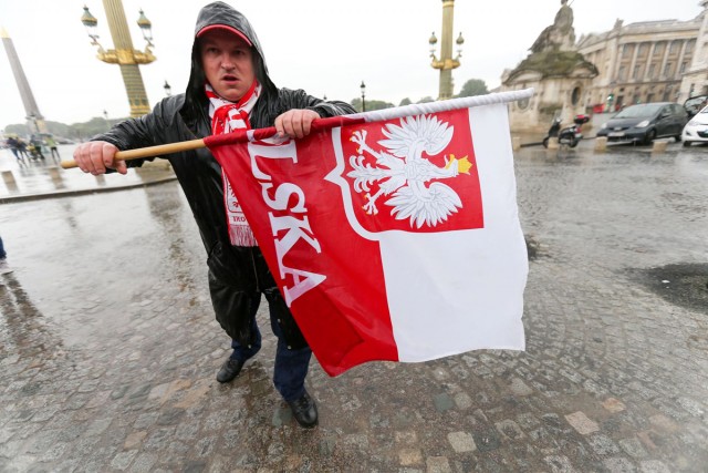 2/9. Manifestation pour le maintien d'une chaine télé polonaise. © Michel Stoupak. Dim 19.05.2013, 17h18m41.