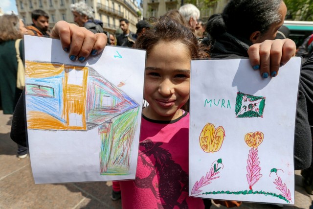 3/27. Manifestation parisienne contre les expulsions de Roms. © Michel Stoupak. Sam 25.05.2013, 15h01m35.
