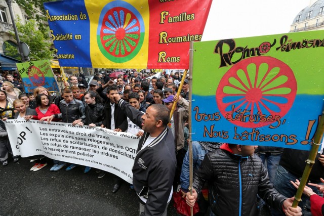 10/27. Manifestation parisienne contre les expulsions de Roms. © Michel Stoupak. Sam 25.05.2013, 15h28m53.