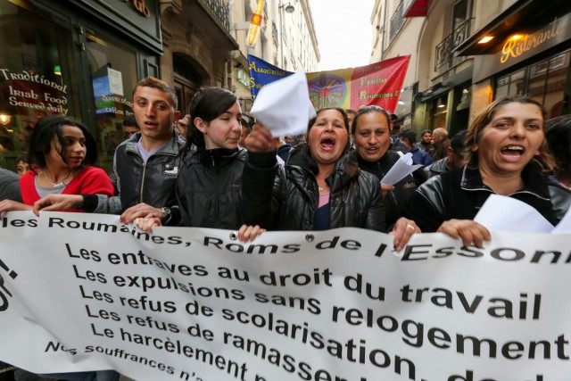 14/27. Manifestation parisienne contre les expulsions de Roms. © Michel Stoupak. Sam 25.05.2013, 15h39m17.