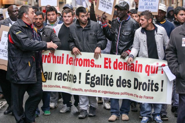 27/27. Manifestation parisienne contre les expulsions de Roms. © Michel Stoupak. Sam 25.05.2013.
