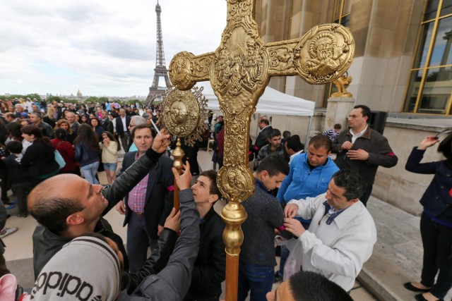 2/18. Evêques enlevés à Alep : la communauté orthodoxe se mobilise à Paris. © Michel Stoupak. Dim 02.06.2013, 16h45m15.