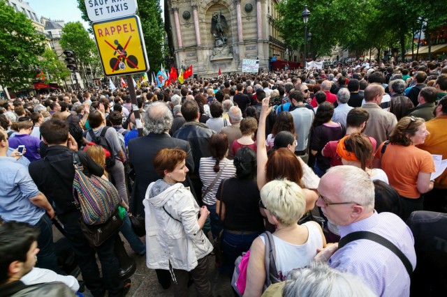 12/18. À Paris, des milliers de personnes rendent hommage à Clément Méric. © Michel Stoupak. Jeu 06.06.2013, 18h35m04.