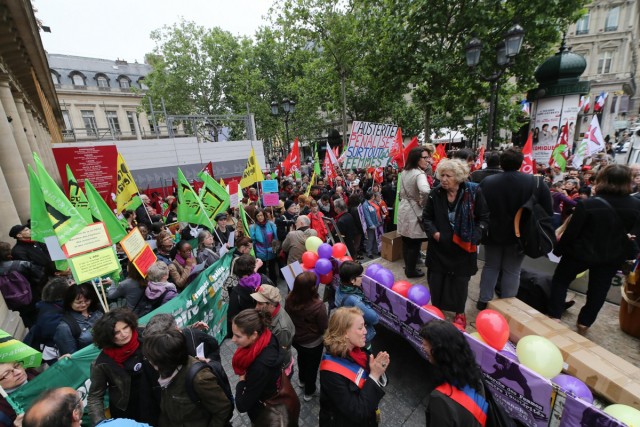 2/18. Une « marche des femmes contre l’austérité ». © Michel Stoupak. Dim 09.06.2013, 14h19m21.