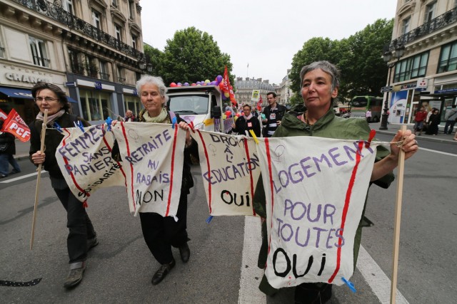 11/18. Une « marche des femmes contre l’austérité ». © Michel Stoupak. Dim 09.06.2013, 14h46m10.