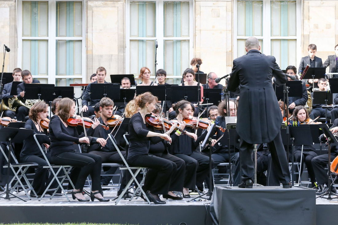1/9. Fête de la musique 2013 : l’orchestre des Landes à l’Hôtel de Clermont. © Michel Stoupak. Ven 21.06.2013, 18h16m12.