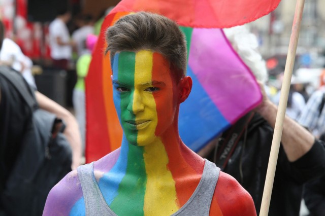 8/36. Première Gay Pride depuis le « Mariage pour tous ». © Michel Stoupak. Sam 29.06.2013, 13h48m00.