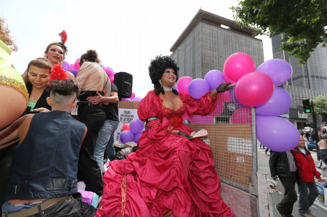14/36. Première Gay Pride depuis le « Mariage pour tous ». © Michel Stoupak. Sam 29.06.2013, 14h11m00.