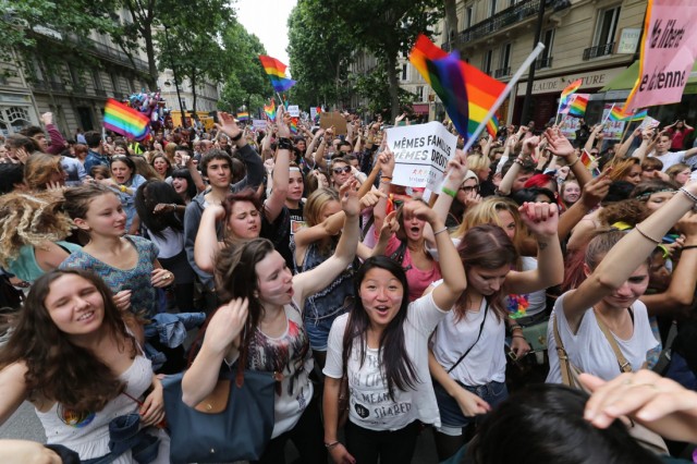 17/36. Première Gay Pride depuis le « Mariage pour tous ». © Michel Stoupak. Sam 29.06.2013, 15h56m05.