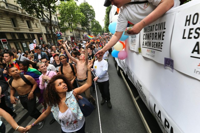 18/36. Première Gay Pride depuis le « Mariage pour tous ». © Michel Stoupak. Sam 29.06.2013, 15h57m39.