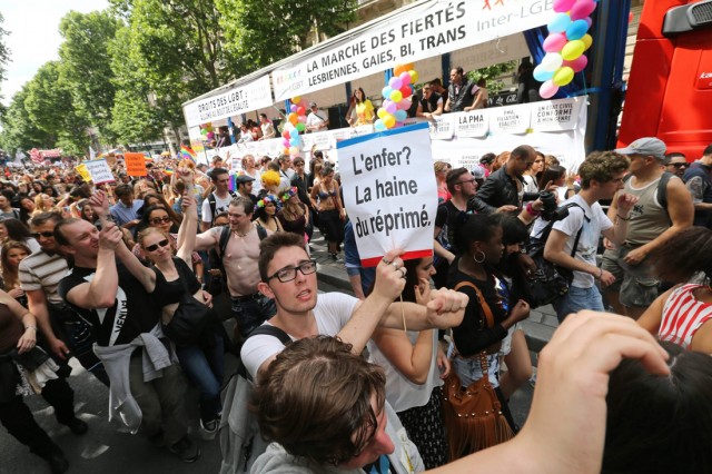 19/36. Première Gay Pride depuis le « Mariage pour tous ». © Michel Stoupak. Sam 29.06.2013, 15h58m34.