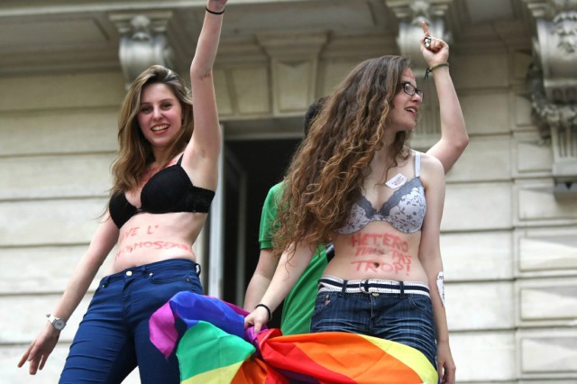 21/36. Première Gay Pride depuis le « Mariage pour tous ». © Michel Stoupak. Sam 29.06.2013, 16h03m30.