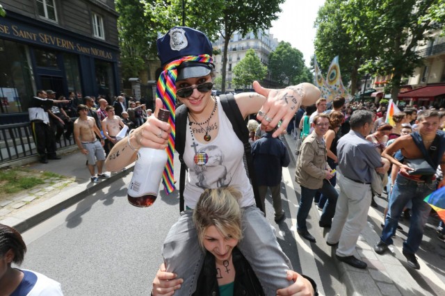 25/36. Première Gay Pride depuis le « Mariage pour tous ». © Michel Stoupak. Sam 29.06.2013, 16h15m56.