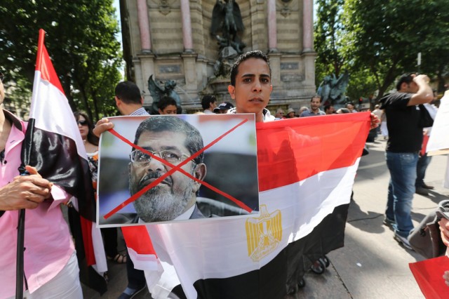 2/15. Rassemblement anti-Morsi à Paris. © Michel Stoupak. Dim 30.06.2013, 16h05m04.