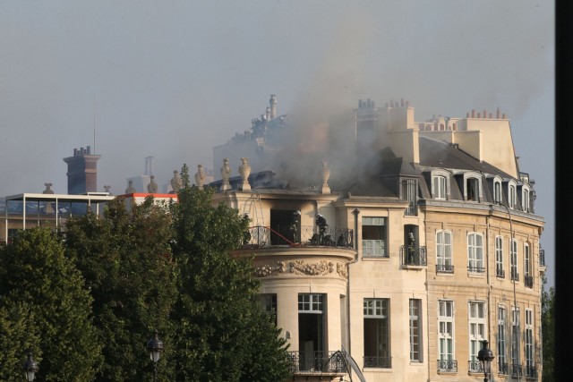 4/18. L'incendie de l’hôtel Lambert. © Michel Stoupak. Mer 10.07.2013, 07h49m29.