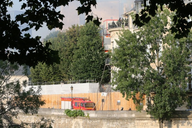 11/18. L'incendie de l’hôtel Lambert. © Michel Stoupak. Mer 10.07.2013, 07h59m28.