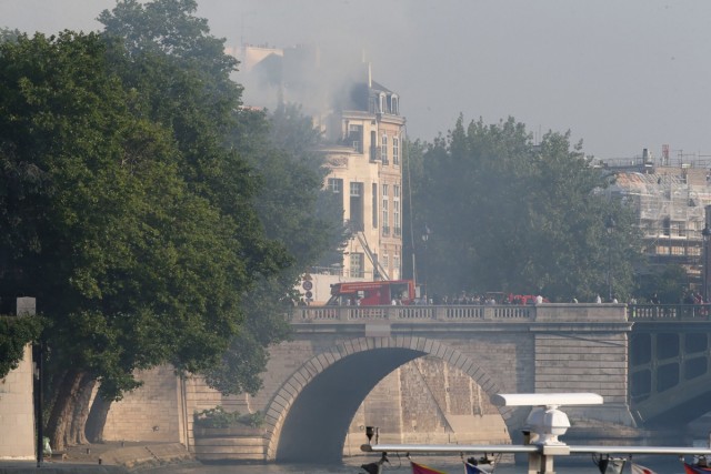 18/18. L'incendie de l’hôtel Lambert. © Michel Stoupak. Mer 10.07.2013, 08h11m56