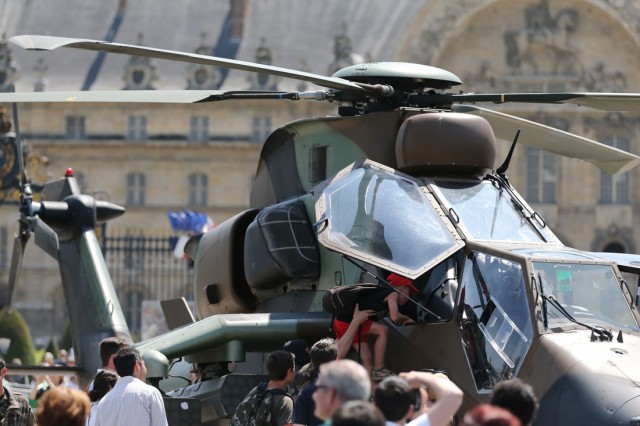 14/27. Les Parisiens et les Franciliens accueillent leurs soldats. © Michel Stoupak. Dim 14.07.2013, 14h36m33.