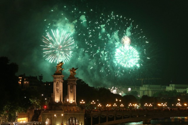 2/18. Feu d’artifice : Paris fête la République. © Michel Stoupak. Dim 14.07.2013, 23h10m42.