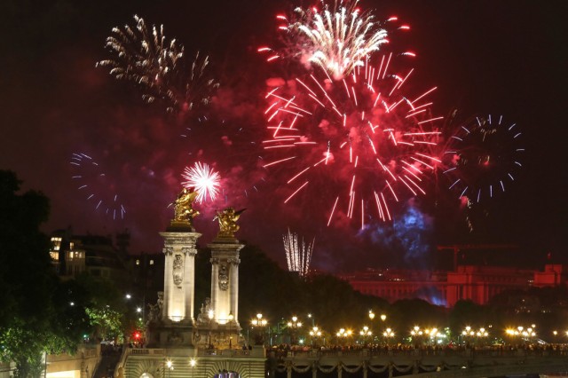 4/18. Feu d’artifice : Paris fête la République. © Michel Stoupak. Dim 14.07.2013, 23h14m38.