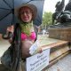 3/18. Des partisans du topless manifestent à Paris. © Michel Stoupak. Dim 25.08.2013, 14h03m15.