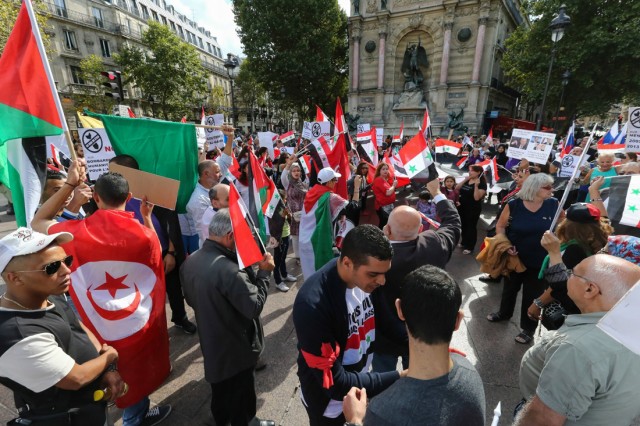 9/26. Manifestation à Paris contre une action en Syrie. © Michel Stoupak. Dim 08.09.2013, 16h00m29.