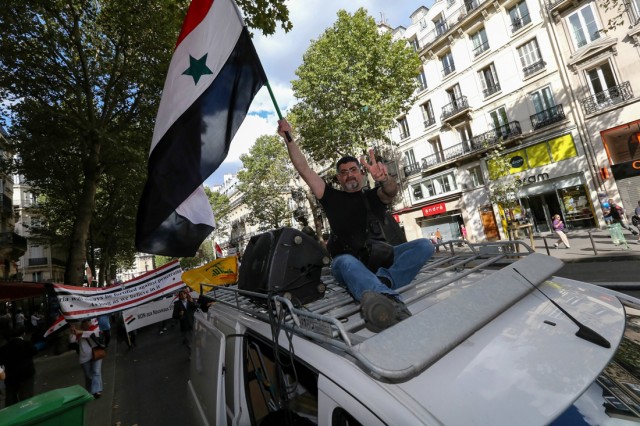 20/26. Manifestation à Paris contre une action en Syrie. © Michel Stoupak. Dim 08.09.2013, 16h56m09.