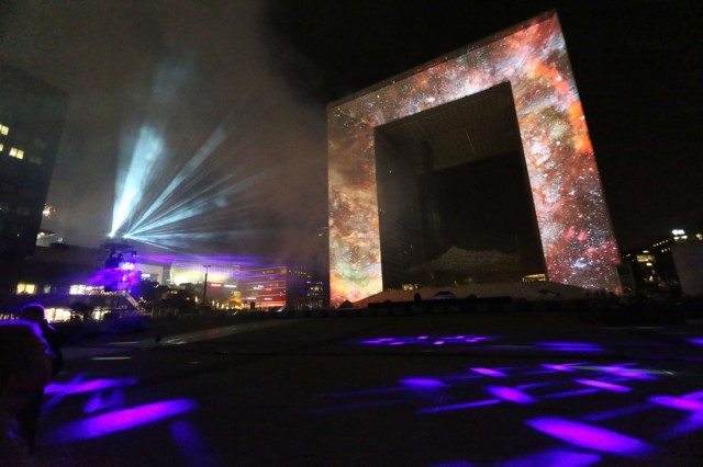 10/27. Espace : le dernier spectacle son et lumière de la Défense. © Michel Stoupak. Ven 20.09.2013, 21h39m04.