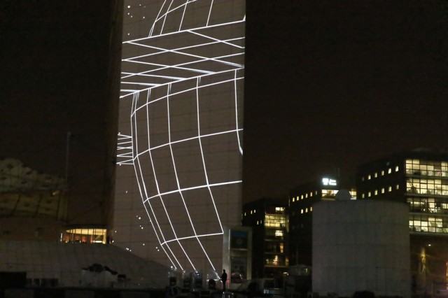 11/27. Espace : le dernier spectacle son et lumière de la Défense. © Michel Stoupak. Ven 20.09.2013, 21h40m06.