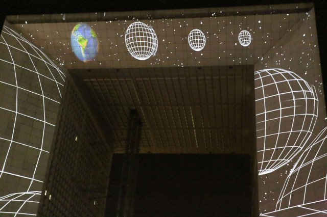 12/27. Espace : le dernier spectacle son et lumière de la Défense. © Michel Stoupak. Ven 20.09.2013, 21h40m13.