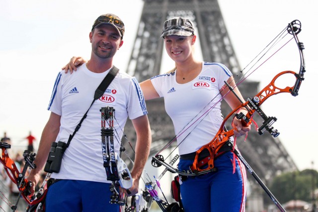 1/16. La France devient championne du Monde en double mixte arc à poulies. © Michel Stoupak. Sam 21.09.2013, 13h38m32.
