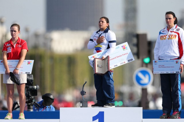 18/18. Arc à poulies. Alejandra Usquiano championne du monde. © Michel Stoupak. Sam 21.09.2013, 17h18m22.