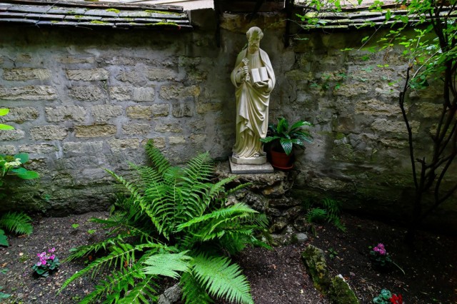 14/27. Le jardin du couvent des Sœurs de l’Adoration. © Michel Stoupak. Dim 22.09.2013, 14h54m54.